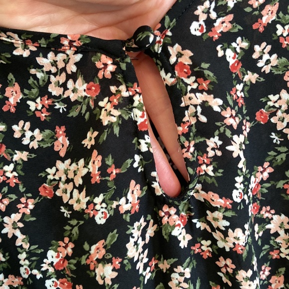 Forever 21 cropped ruffled tank top - Picture 7 of 7